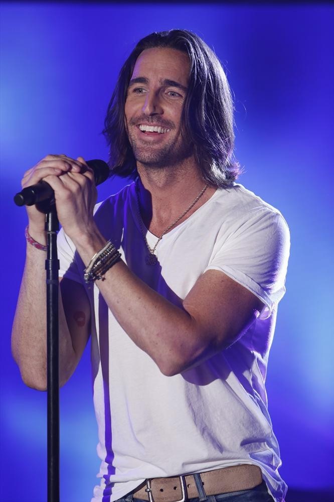 Jake Owen on stage
